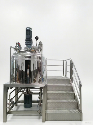 Un buen precio. Máquina emulsionante al vacío fija de acero inoxidable 500L para productos químicos diarios en línea