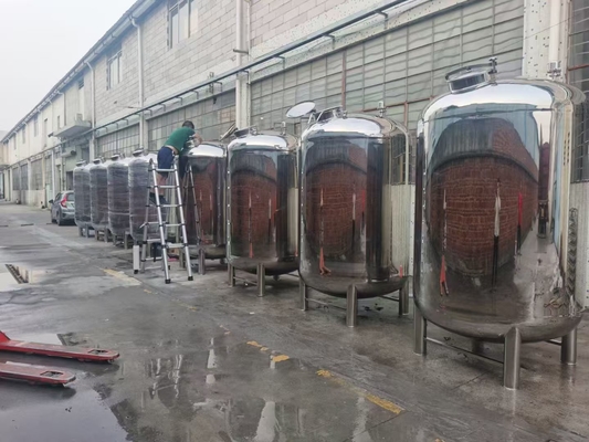 अच्छी कीमत 3000L 316 स्टेनलेस स्टील स्टोरेज टैंक रासायनिक भंडारण के लिए सीलबंद ऑनलाइन