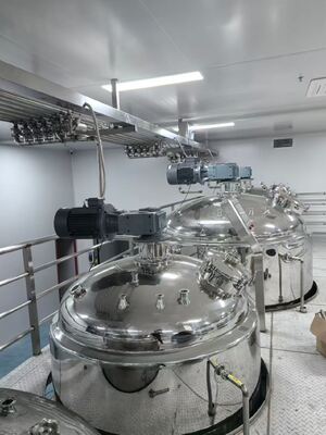 Un buon prezzo. Linea di produzione automatica di detersivi liquidi per lavanderia con controllo PLC in linea